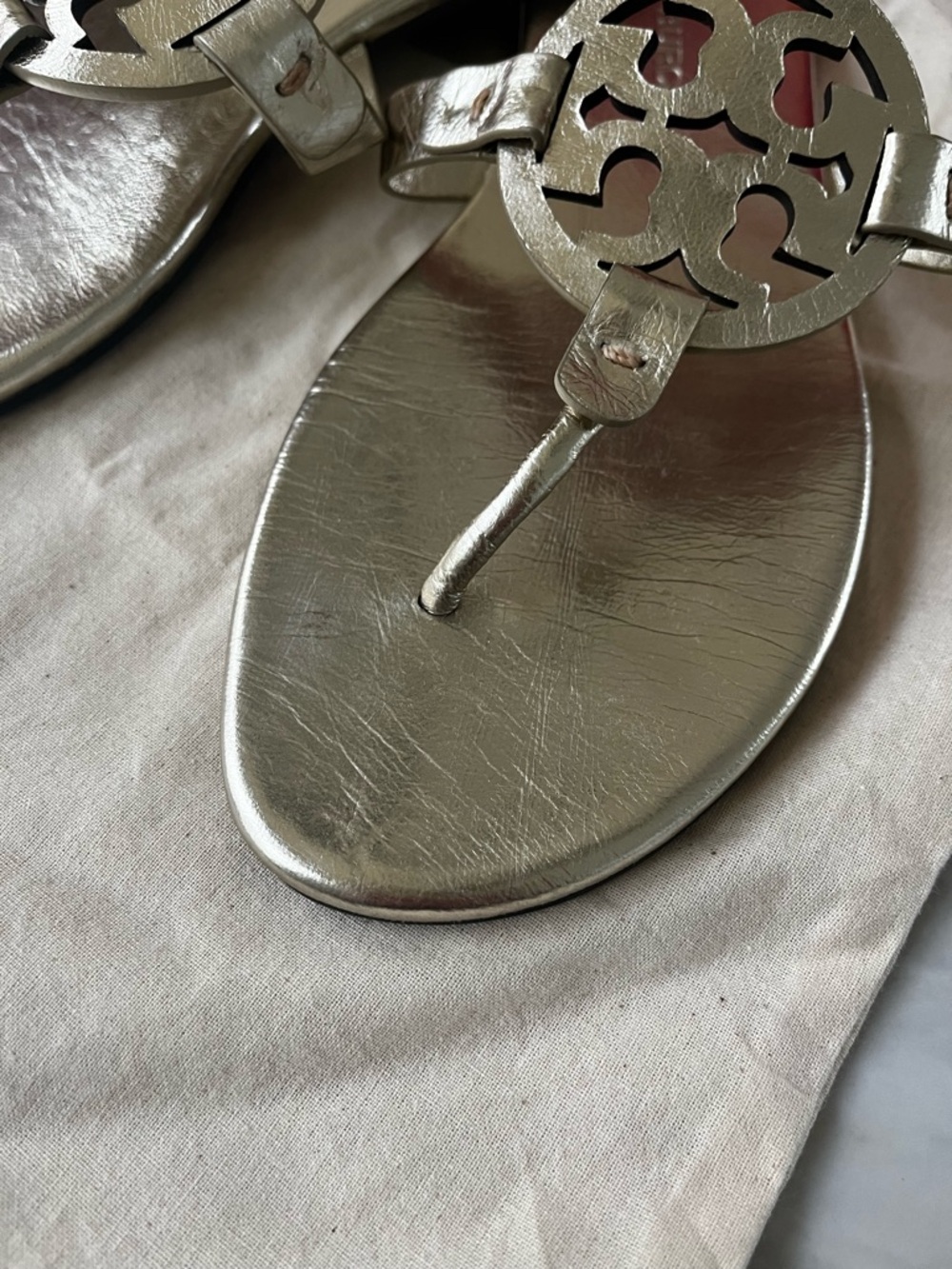 NIB Tory Burch Metallic Gold Miller Logo Thong Sandals - Picture 8 of 8